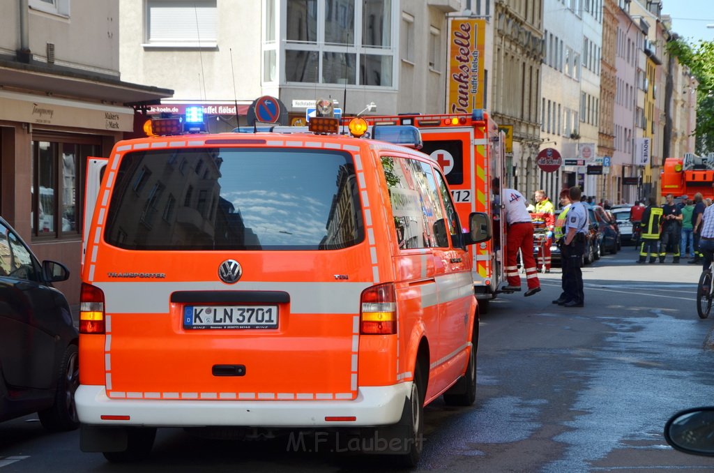 Feuer 2 Y Koeln Altstadt Kyffhaeuserstr P184.JPG - Miklos Laubert